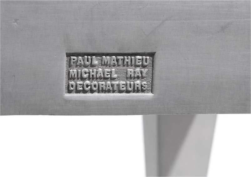 Paul mathieu et michel ray: Sedie Vintage Alluminio e lacca grigia del XX Secolo Opera originale e disponibile - Robertaebasta® Art Gallery opere d’arte esclusive.
